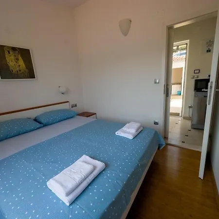 With A Parking Space Jelsa, Hvar - 22211 Apartment