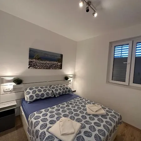 Apartment With A Parking Space Jelsa, Hvar - 22211 Jelsa (Hvar)