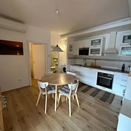 Apartment With A Parking Space Jelsa, Hvar - 22211 Jelsa (Hvar)
